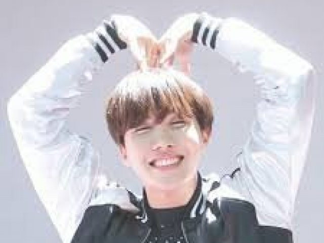 Você foi bem!
Mas, continue se esforçando, assim, você estará sabendo de vários MV's! =3
PS 1: Obrigada por participar do Quiz!
PS 2: Na foto, está o J-Hope, do BTS